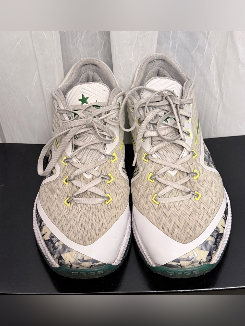 Nike Zoom Oregon Ducks Men’s Sneakers size 9 - white & green